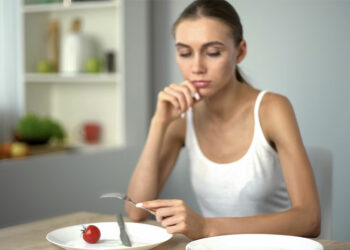 Yeme Bozukluğu Nedir ? ve Beslenme Tedavisi Nasıldır?